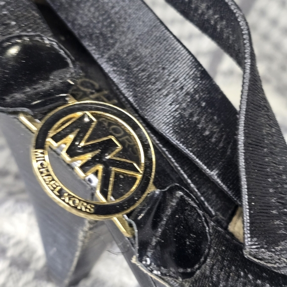 Michael Kors Karina Cross-Strap  Sandal Cone Heel Black W Gold  Logo -8M - Picture 2 of 8